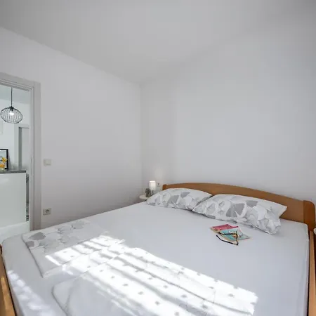 Apartman Avocado *