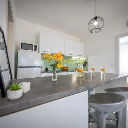 Avocado Apartment *