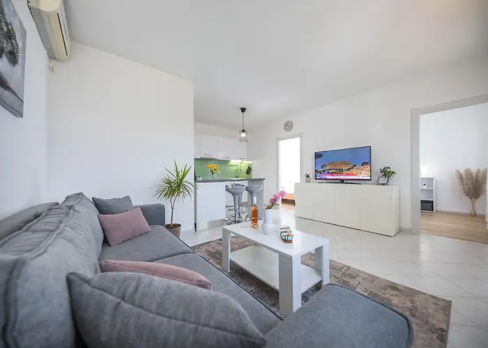 Avocado Apartment *
